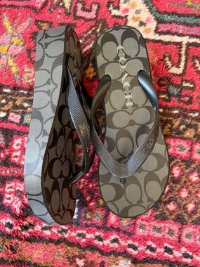 NEW Coach Lynn flip flops black Logo Platform Sandals size 7 flip flop